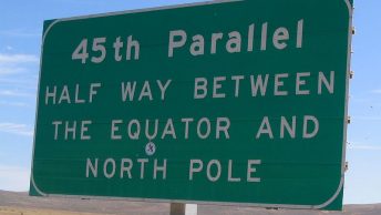 45th_parallel_sign_-_Baker_City,_Oregon